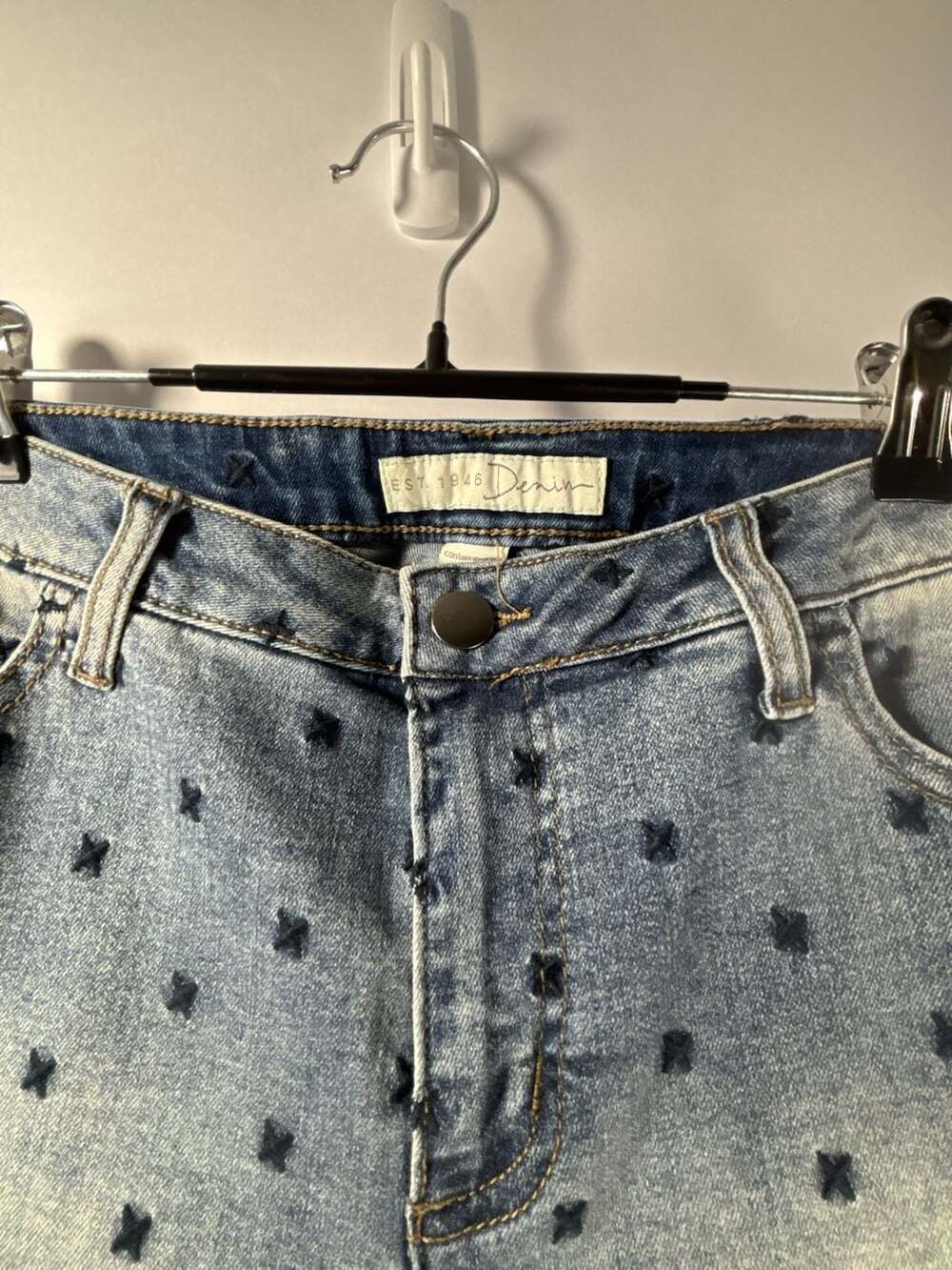 Est. 1946 Denim Women's Embroidered X Pattern Cuffed Jean Shorts Size 12 - Picture 3 of 8